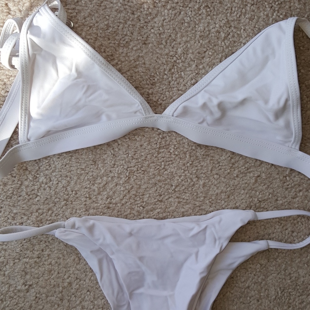 Bikini - Picture 3 of 3